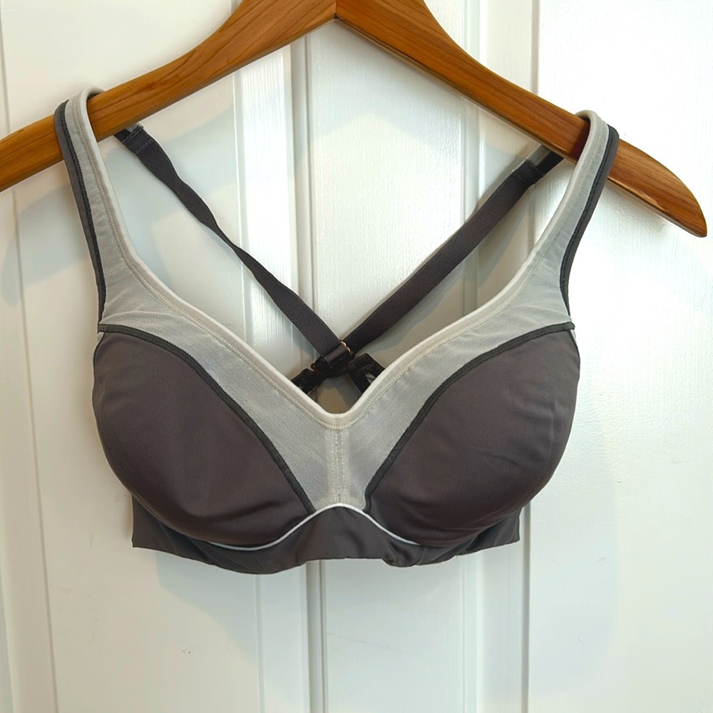 Natori Gray and Cream Racerback Sports Bra